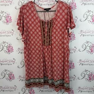 Dalia T-shirt tie up front geometric Red and White Floral Blouse flowy